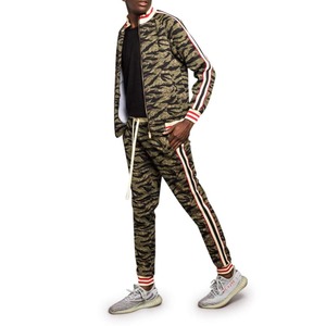 Nouvel arrivage de jogging d'entraînement pour hommes ensemble de deux pièces de survêtements d'hiver de gymnastique confortables et personnalisés par sublimation à fermeture éclair à capuche - Product Image 5