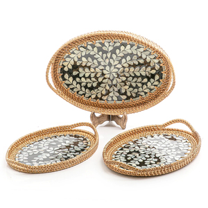 Plateau de service en rotin artisanal avec motif élégant à la mode parfait pour le décor de table basse servant des collations et des boissons - Product Image 5