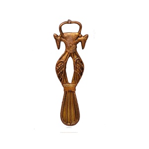 Ouvre-bouteille de bière moderne en laiton fait à la main, écologique, en forme d'ananas, avec ouvre-bouchon multicolores - Product Image 3