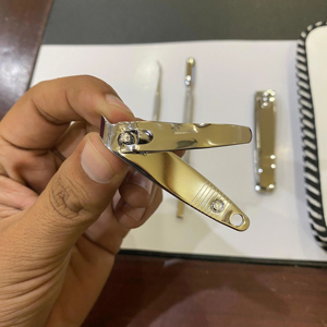 Kit de Manicura Profesional Compacto de Metal con Resorte Individual y Bolsa para Uso en Casa y Viajes a Precio Competitivo - Product Image 6