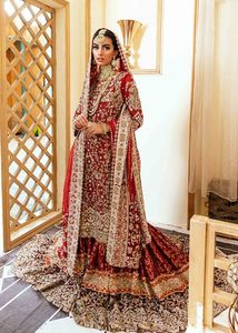 Robe LEHENGA en BROCADE ornée de perles de verre cristal, robe de créateur HEAVY--EMBROIDERY sur des KURTS longs, pierre, travail DABKA @ 2022 - Product Image 2