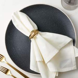 Rond de serviette en métal élégant, artisanal, au look antique et durable, pour table de mariage avec un design décoratif haut de gamme - Product Image 1