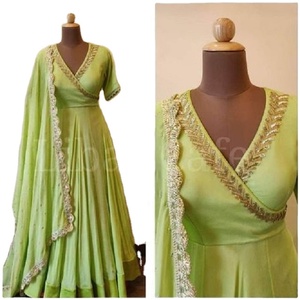 การออกแบบที่หรูหราพิมพ์ผ้าฝ้าย Anarkali ชุดผ้าสำหรับ Partywear ชุดผ้าจากผู้ผลิตอินเดีย - Product Image 1