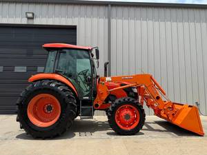 Tractor Agrícola M7060 4WD con Cargador Frontal, Rojo, 50 HP, Transmisión por Engranajes, Bajo Nivel de Ruido - Product Image 5