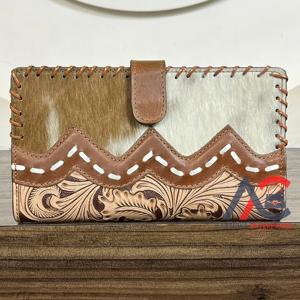 Portefeuille long en cuir de vache à poils, design tendance 2025, style occidental, avec motif floral en cuir travaillé à la main, portefeuille en cuir fait main pour femmes - Product Image 1