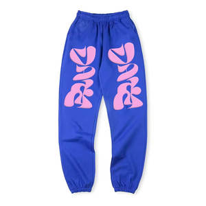 Pantalones deportivos con estampado puff, tela de algodón suave, corte relajado, estilo urbano moderno a precio económico. - Product Image 1