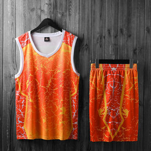 Uniforme de basket-ball personnalisé fabriqué en polyester 100%, uniforme de basket-ball fabriqué au Pakistan, uniformes de basket-ball par sublimation - Product Image 6
