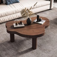 Grande table basse en bois durable parfaite pour la décoration de salon spacieux et l'agencement pratique de meubles de maison