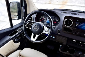 Vehículo Usado a Precio Accesible - Volante a la Izquierda |   Volante a la derecha |   Mercedes-Benz Sprinter 2500 Midwest Automotive 2024 - Product Image 2