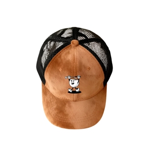 Casquette de golf personnalisée avec logo, 6 panneaux, en velours et maille, style trucker, avec matériau respirant et léger, fermeture à boucle métallique - Product Image 4