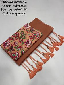 Saree en coton et lin doux avec imprimé floral et pallu imprimé est livré avec un chemisier imprimé avec bordure assortie - Product Image 3