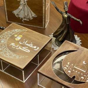 Caja de regalo acrílica hecha a mano de lujo con tapa con Incrustaciones de nácar para chocolate, dátiles y dulces en Ramadán y celebraciones de bodas - Product Image 3