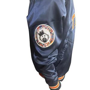 Sudadera de béisbol de satén con cuello en V y logotipo personalizado Chaqueta ligera de estilo universitario al por mayor para hombres y mujeres - Product Image 5