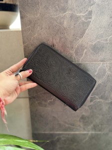 กระเป๋าสตางค์หนังถือแบบตะวันตกกระเป๋าถือสีดำสำหรับผู้หญิงใช้ได้หลากหลาย - Product Image 5