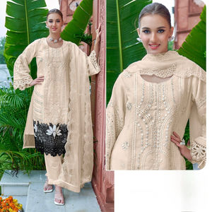 Traje Pakistaní de Chifón de Seda Bordado con Parte Inferior de Santoon Mate, con Flujo de Aire para Todas las Estaciones - Product Image 3