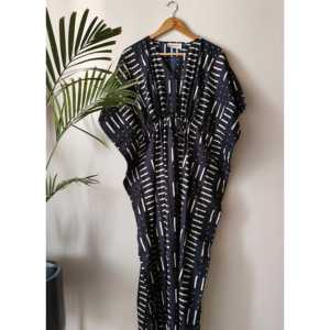 Caftán Modesto Yin Yang con Cuello en V, Tela Transpirable, Detalle de Lazos, Silueta Recta y Cintura Natural - Product Image 1