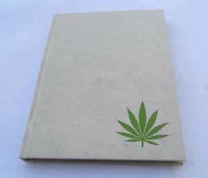 Agenda personnalisé, planificateur hebdomadaire, couverture rigide, carnet en chanvre avec feuille de chanvre imprimée à droite en bas du coin avant du carnet - Product Image 2