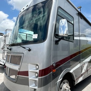 Vendedor Verificado de C-o-a-c-h-m-e-n E-n-c-o-r-e 355DS Usado del 2023, Listo para Viajar - Product Image 1