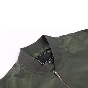 แจ็คเก็ตบอมเบอร์ผู้ชายขายดีที่สุด รับทำโลโก้ ดีไซน์ใหม่ คอตั้ง สำหรับฤดูหนาว ผลิตจากโพลีเอสเตอร์กันน้ำ - Product Image 3