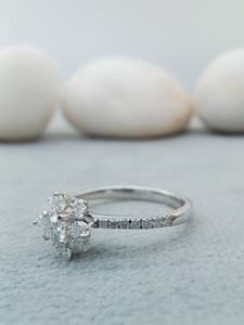 Anillo de Compromiso o Matrimonio Personalizable Chapado en Oro de 14k-18k con Diamante Solitario de Corte Brillante Redondo para Mujer, Diamante Cultivado en Laboratorio VVS - Product Image 3