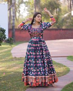 Ensemble de robe longue indienne Readymade et Dupatta, Gota Zari bleu marine à coutures complètes avec impression numérique pour fête, tenue de mariage pour femme - Product Image 2