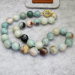 Collier de mode en résine époxy glacée de haute qualité, modèle ange, design personnalisé pour mariage - Product Image 3