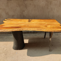 Table à manger unique en bois massif d'acacia avec bord naturel, base en tronc, résine époxy minimaliste, faite à la main, luxe, pour hôtel et villa