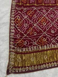 ผ้าไหมกฤษณีแบบซารี ปักลายที่ปาลูและขอบผ้า พร้อมเสื้อคลุม - Product Image 3