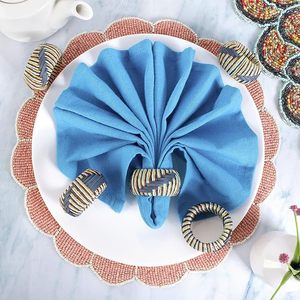 Anneaux de serviette en plastique élégants pour la décoration de table, parfaits pour les mariages, Noël, les fêtes, les dîners et les occasions spéciales - Lot de 4 en gros - Product Image 1