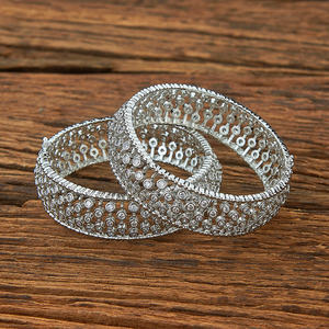 Brazaletes de circonia cúbica hechos a mano clásicos con exportador de joyas chapadas en rodio de dos tonos en India - Product Image 2