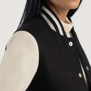 เสื้อแจ็คเก็ต Savant Hybrid Varsity สีดำและสีขาว สำหรับฤดูใบไม้ร่วง สวมใส่สบายอย่างสมบูรณ์แบบ - Product Image 6