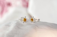Anting-anting kancing Daffodil, anting bunga perak dan emas murni, anting-anting logam campuran, anting-anting cantik, perhiasan bunga buatan tangan