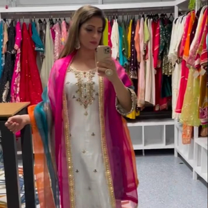 Ropa de fiesta Nuevo diseñador Desgaste Faux Georgette Heavy Chine Sequence Bordado Top y pantalón con borde de encaje de lujo Dupatta - Product Image 3