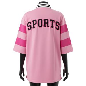 Camiseta de rugby para mujer de mezcla de algodón grueso, duradera, suave, con paneles de rayas rosas en las mangas y logotipo personalizado de sarga. - Product Image 2