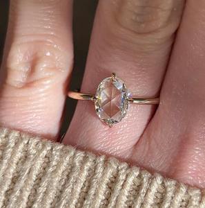 แหวนหมั้นเพชรทรงรูปไข่ 2 กะรัต เพชรเพาะเลี้ยงทรงรูปไข่ แหวนแต่งงานเพชรเดี่ยว ทองคำสีเหลือง เครื่องประดับเจ้าสาว VS1 พร้อมใบรับรอง - Product Image 1