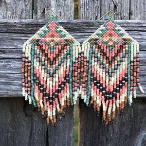 Pendientes colgantes de borla larga de moda de estilo bohemio para mujeres y niñas, cuentas de perlas de diseñador de colores brillantes con cuentas para fiestas y ropa - Product Image 1