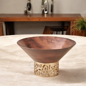 Ensemble élégant de bougeoirs en laiton et en cuivre pour décoration intérieure et ambiance modernes - Product Image 3