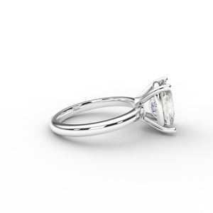 Anillo Elegante con Diamante de Laboratorio Corte Cojín, Banda Lisa, Oro Blanco de 18 Quilates - Product Image 2