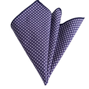 Pañuelo de algodón estampado geométrico azul marino y blanco - Product Image 1