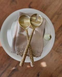 Ensemble de salade en laiton vintage classique avec finition dorée antique pour les fêtes de famille ou les cérémonies - Product Image 3