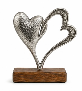 Escultura de Corazón de Metal Martillado Hecha a Mano con Base de Madera, Decoración Romántica, Decoración del Hogar, Regalo de Aniversario, Adorno de Mesa - Product Image 1