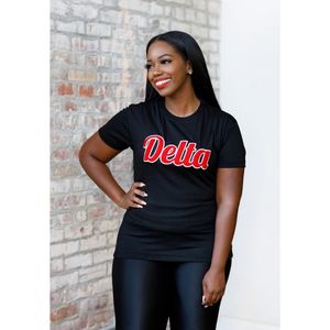 Nero Delta ciniglia ricamata T-Shirt Premium in cotone e abbigliamento greco T-Shirt Casual con lettera rossa - Product Image 1