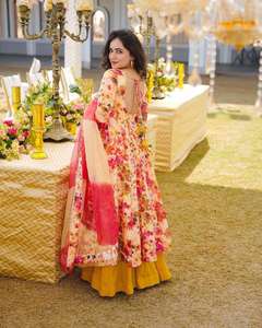 Anarkali Kurta imprimé numérique multicolore en mousseline de coton de créateur traditionnel indien avec Georgette Sharara et Dupatta - Product Image 4