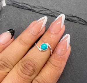 Anillo de Plata de Ley 925 Hecho a Mano con Piedra Preciosa Redonda, Regalo para Ella - Product Image 1