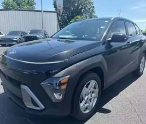 Voiture d'occasion 2024 Kona SE FWD faible kilométrage, transmission automatique, toit ouvrant panoramique, cuir, SUV hybride, berline, conduite à droite, conduite à gauche - Product Image 1