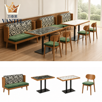Ensemble de mobilier sur mesure pour hôtels et restaurants : banquettes rembourrées, tables à manger et chaises en bois pour projets hôteliers