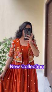 Robe Anarkali et veste en crêpe de soie avec broderie, style pakistanais, très vendue - Product Image 2