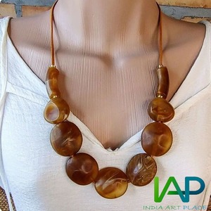 Collar de cuentas de resina de perlas azules de tendencia, collar de gargantilla de eslabones de cuentas de cristal de semilla de corte de corazón, bordado para artículos de fiesta para mujer - Product Image 6