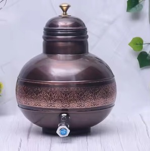 Distributeur d'eau en cuivre pur poli fabriqué à la main avec des avantages pour la santé de conception florale multicolore - Product Image 4