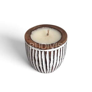 Bougie d'aromathérapie artisanale en bois avec accents sculptés blancs pour une décoration rustique de la maison - Product Image 4